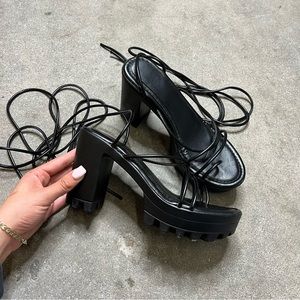 Y2k chunky platform lace up heel 🖤